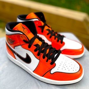 Air Jordan 1 MID “Turf Orange”